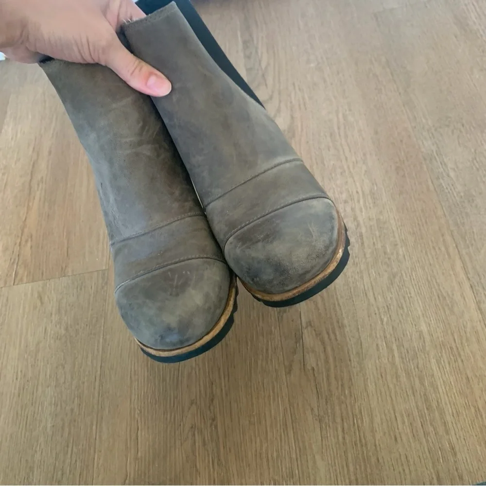 Sorel Brown Leather Wedge Booties Size 7.5